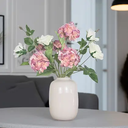 Zijden boeket met roze hortensia's en witte rozen