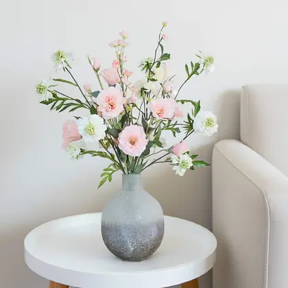 Zijden boeket met roze en witte bloemen