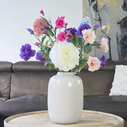 Zijden boeket met roze, paarse en blauwe bloemen