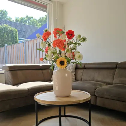 Zijden boeket met gele, oranje, roze en witte kunstbloemen