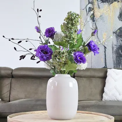 Zijden boeket met paarse, groene en witte bloemen