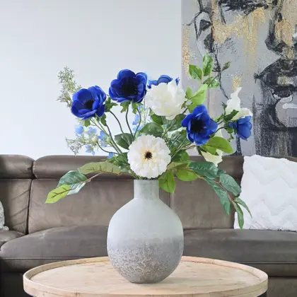 Zijden boeket met blauwe bloemen