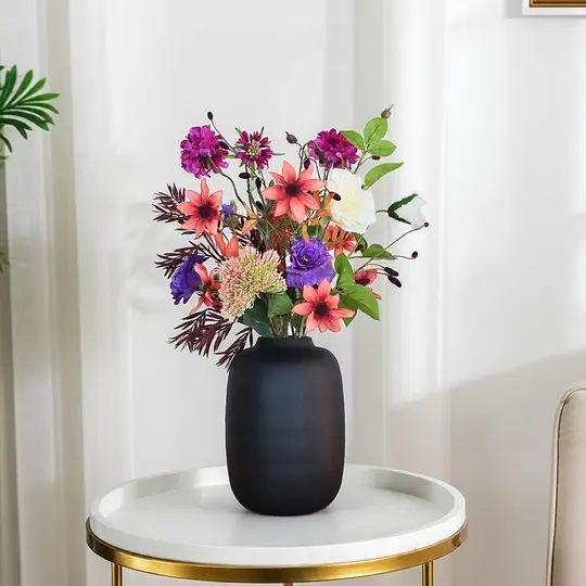 Zijden boeket met oranjebruine, paarse en roze bloemen