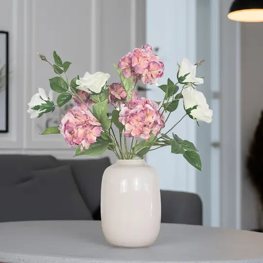 Zijden boeket met roze hortensia's en witte rozen
