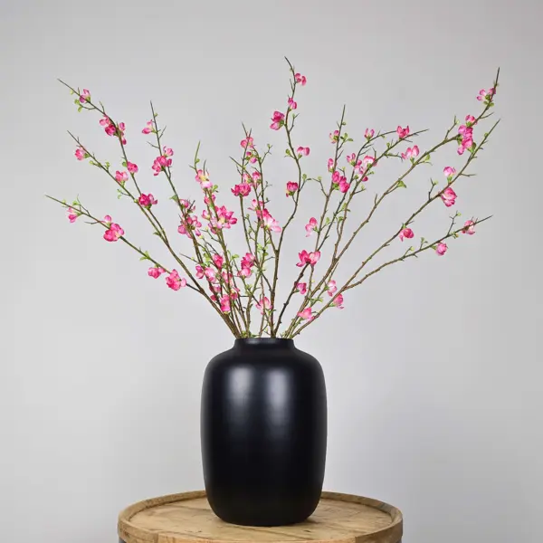 Zijden boeket met chique roze bloesemtakken, elegante kunstbloemen voor luxe interieurdecoratie