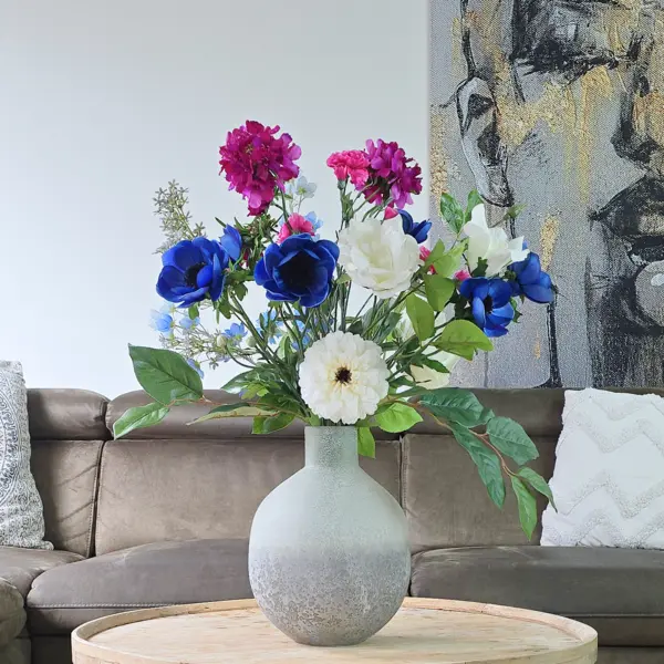 Zijden boeket met paarse, blauwe, groene en witte kleuren