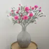 Zijden boeket met witte en roze anjers