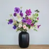 Zijden boeket met roze en paarse kunstbloemen