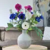 Zijden boeket met roze, witte en blauwe kleuren