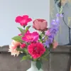 Boeket met zijden bloemen in paars, roze en zalmoranje
